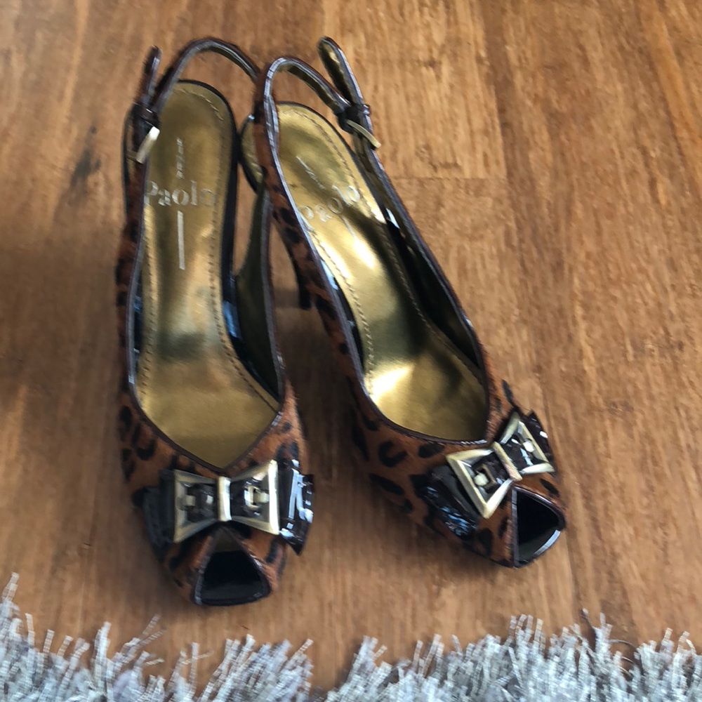 Línea Paolo super stylish open toe pumps 5 1/2 M